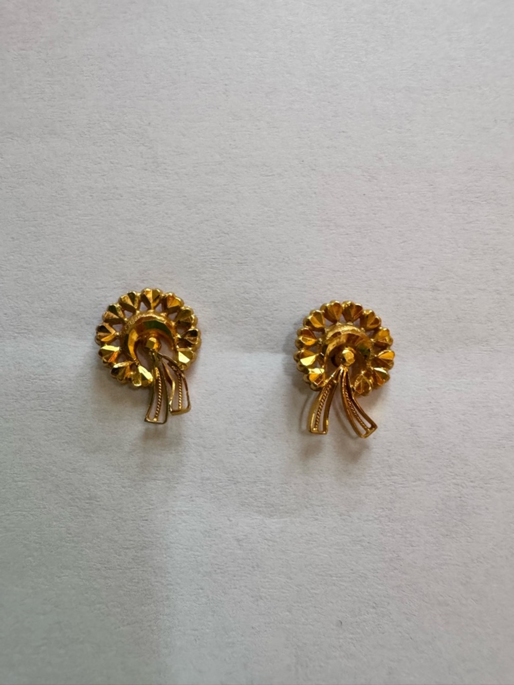 22k Gold Stud Earrings - Women Jewelry - Picture 2 of 5